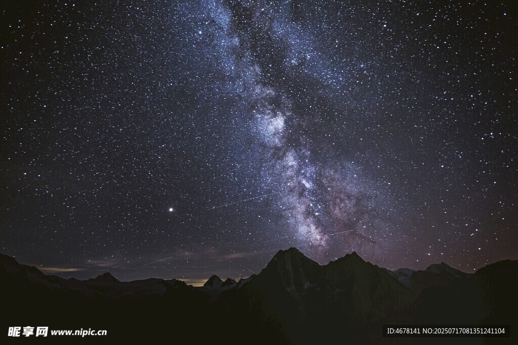 夜空下的壮丽星河