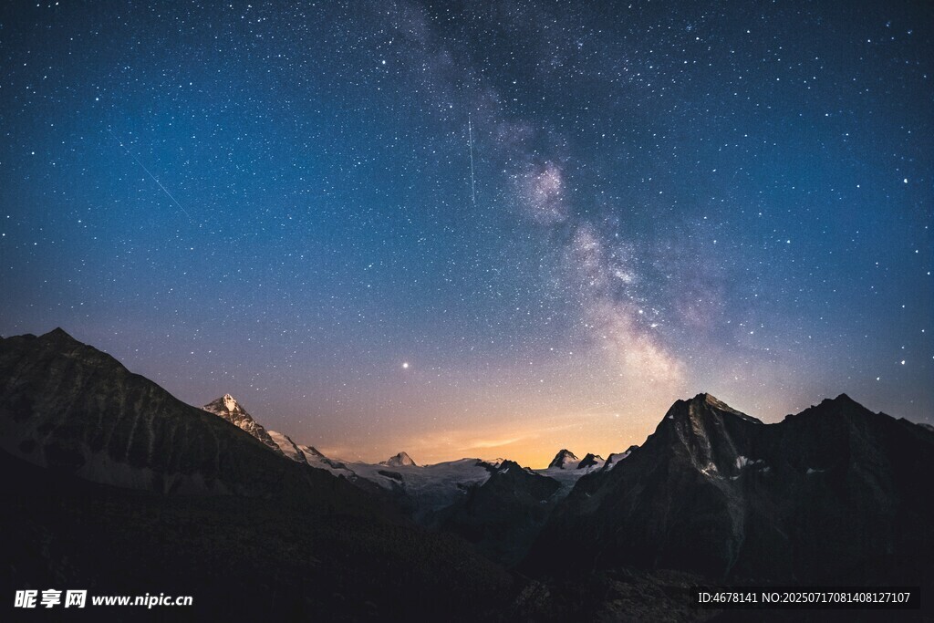 山间璀璨星空美景