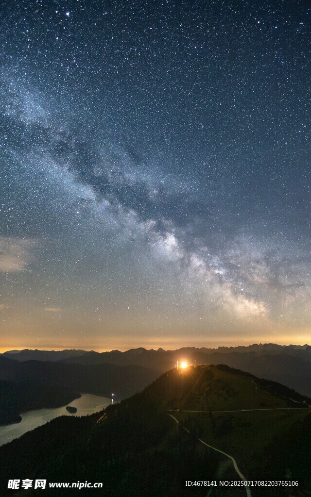 璀璨星空下的壮丽山河