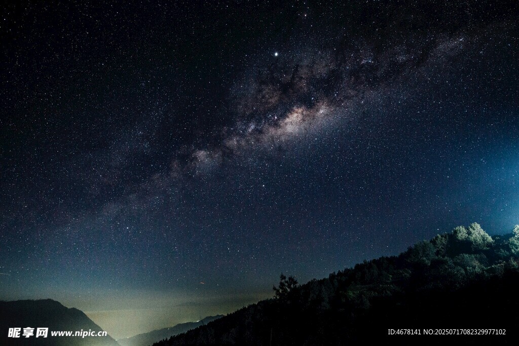 夜空下的璀璨星河