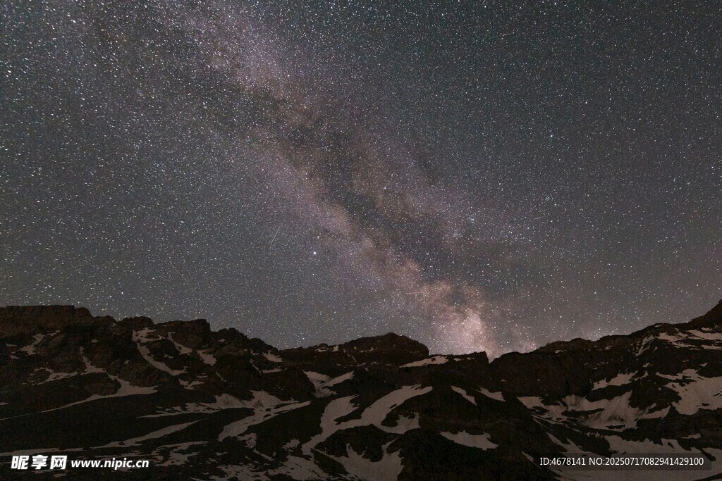 雪山之上的璀璨星河