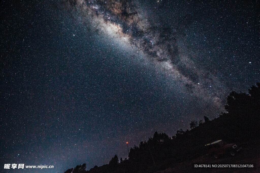 夜空下的璀璨星河