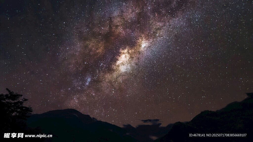夜空下的壮丽银河景观