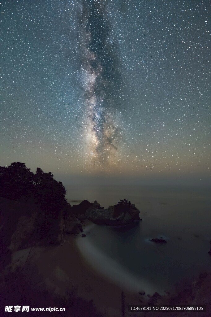 海边星空下的壮丽美景