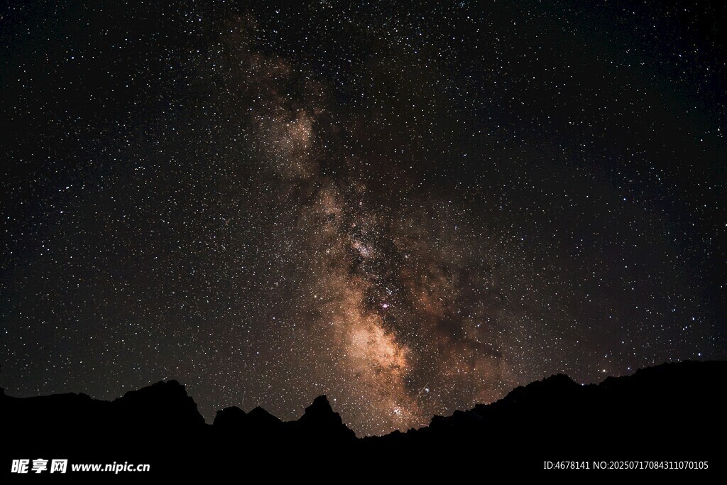 夜空下的壮丽星河