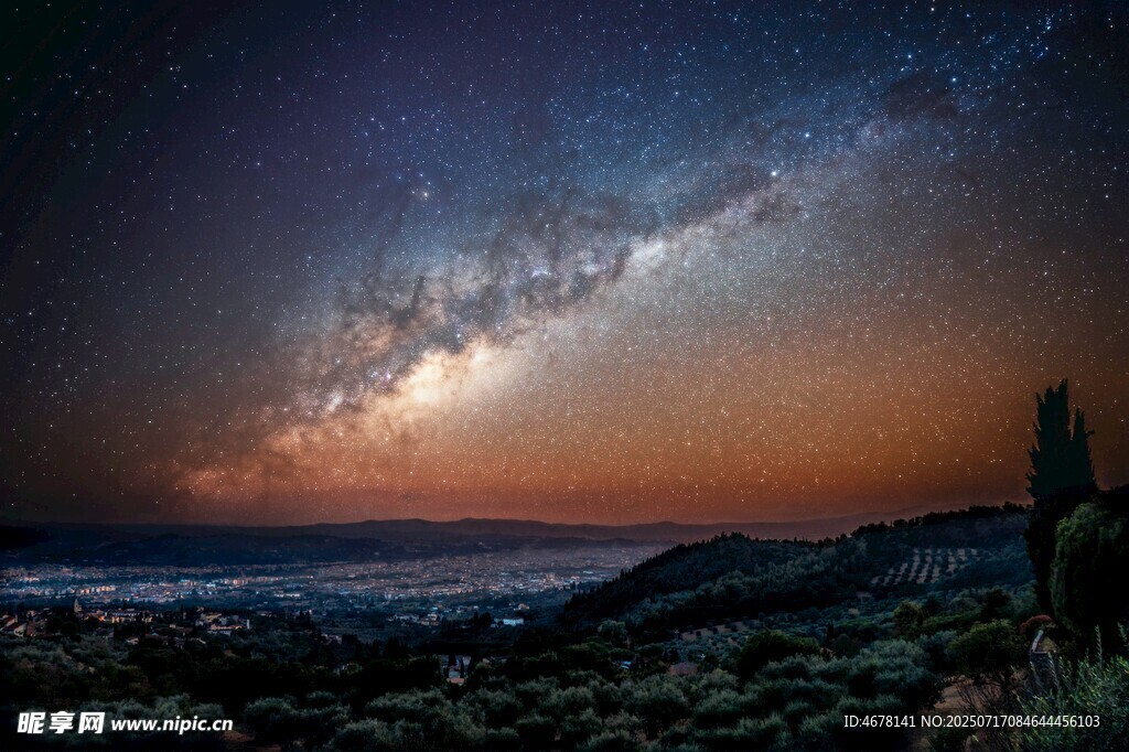 星空下的壮丽自然景观