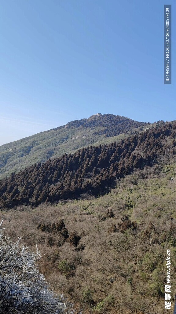 山间景色