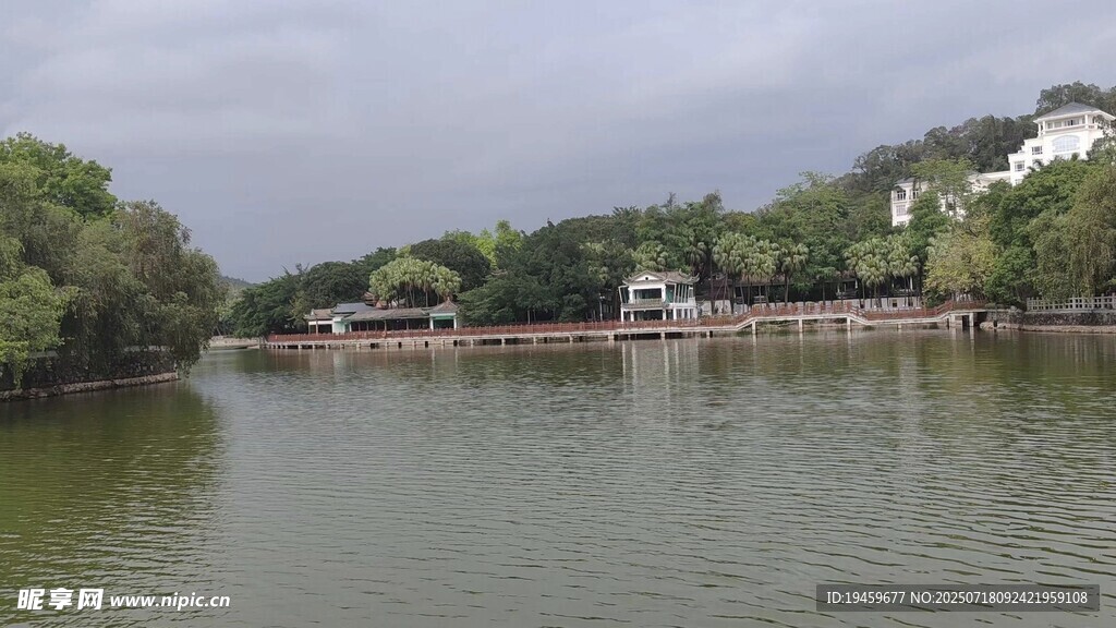 湖畔中式景致