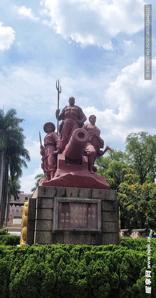 城市中的大型人物雕塑
