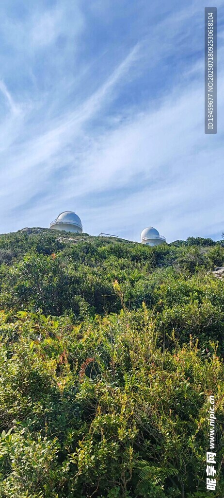 青山绿野间的自然美景