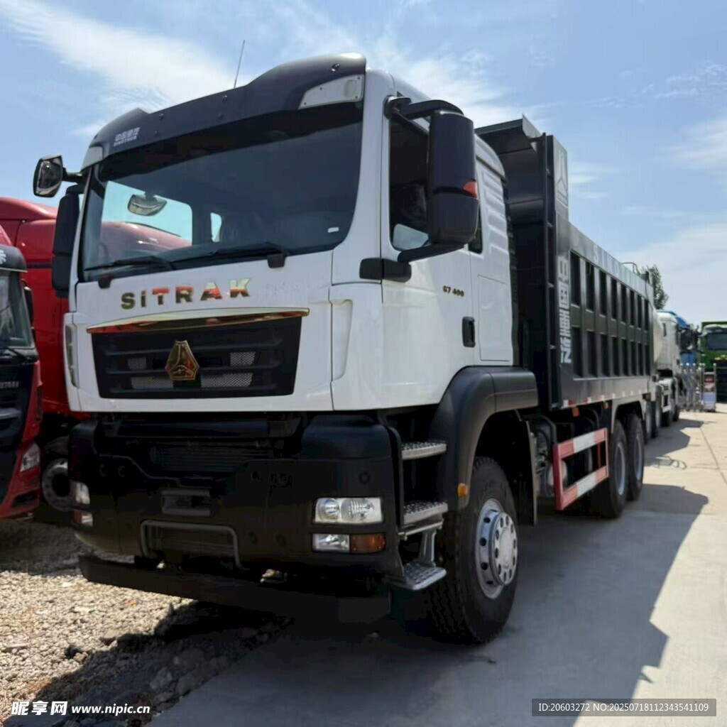 自卸车
