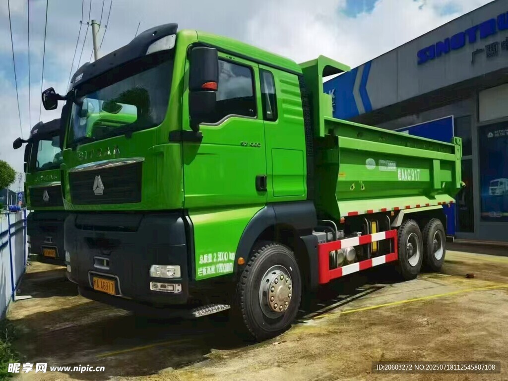 自卸车