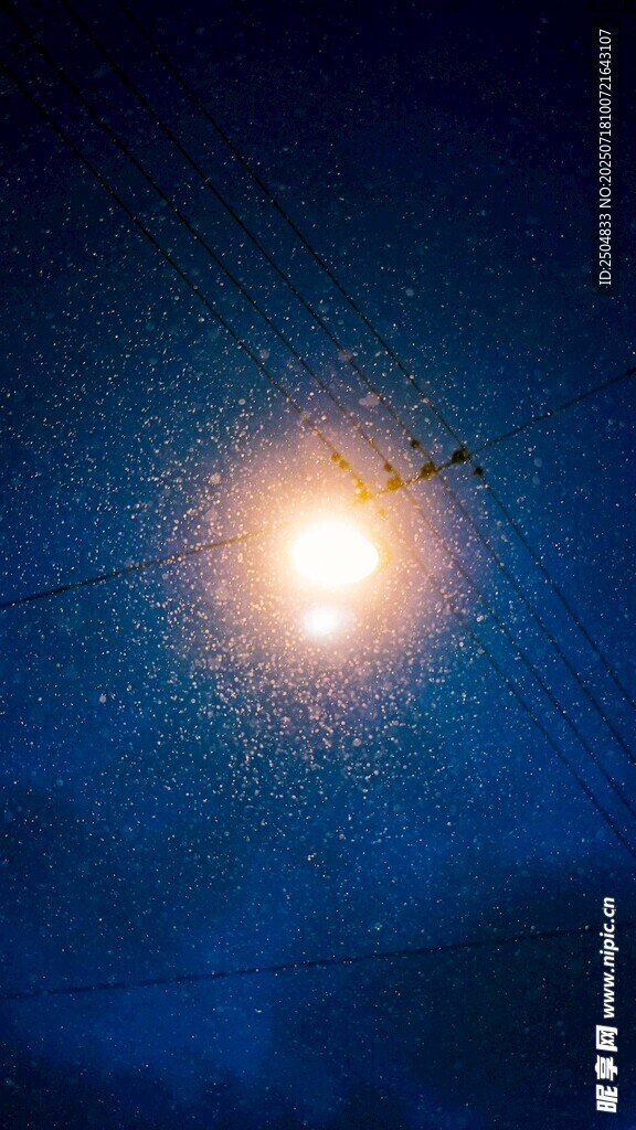 夜空中闪耀的明亮星体