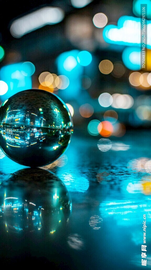 梦幻蓝调玻璃球夜景倒影