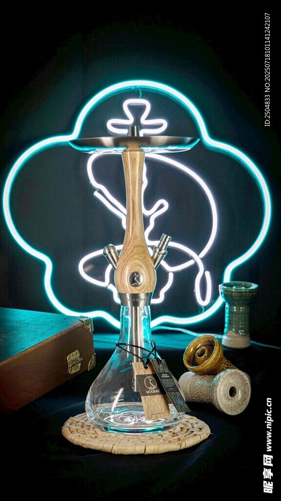 霓虹环绕的精美水烟装置