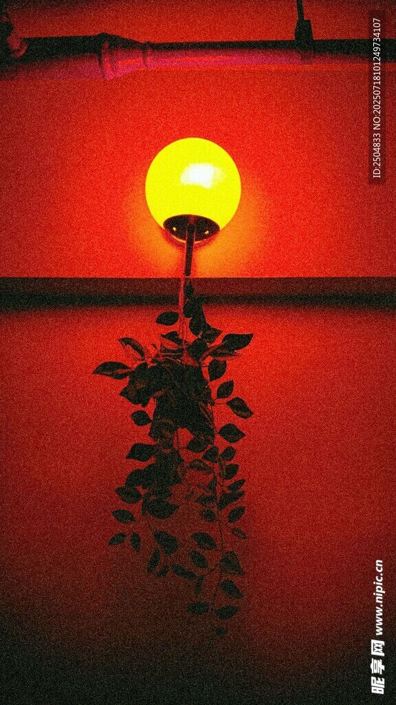 夕阳下的水面倒影景观