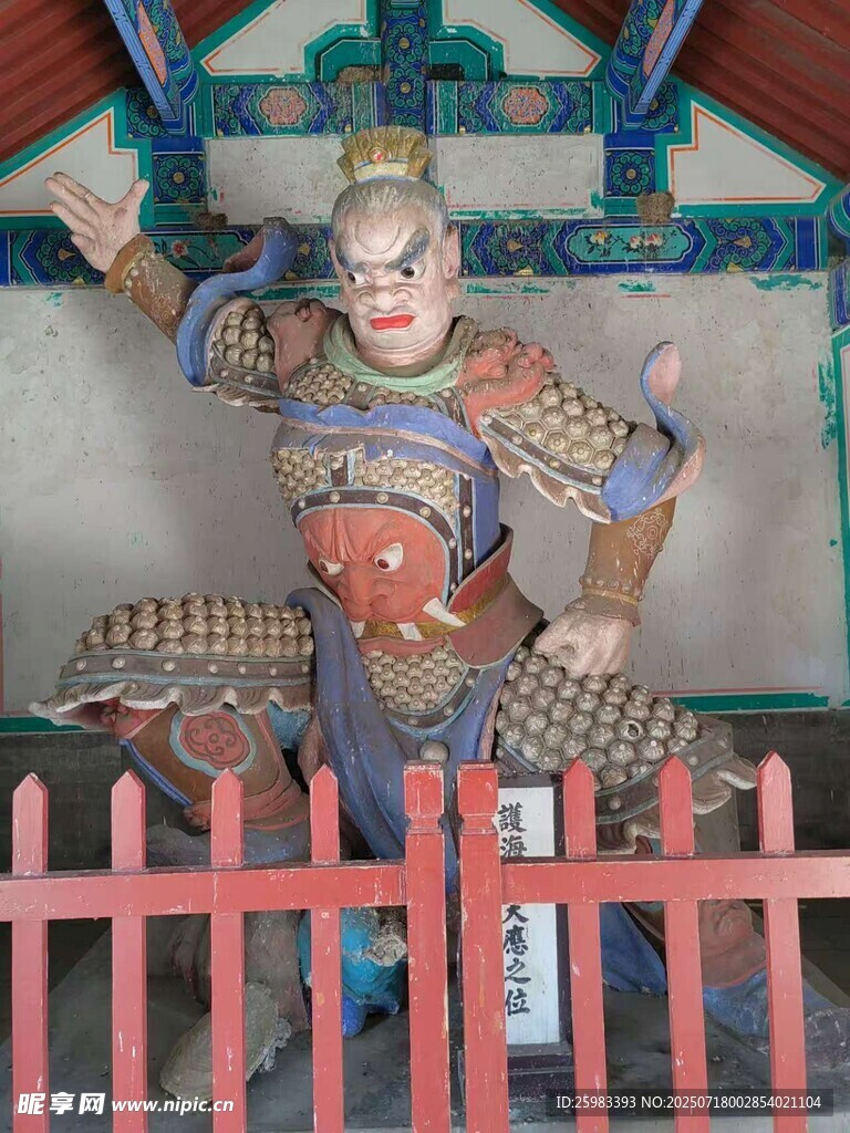 天王塑像