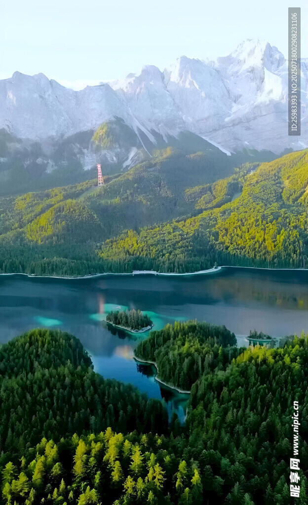 山间碧湖