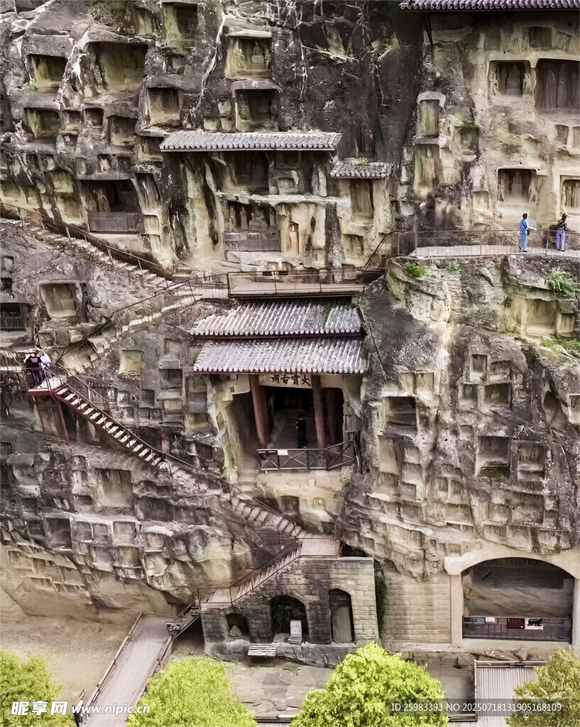 山崖古建筑