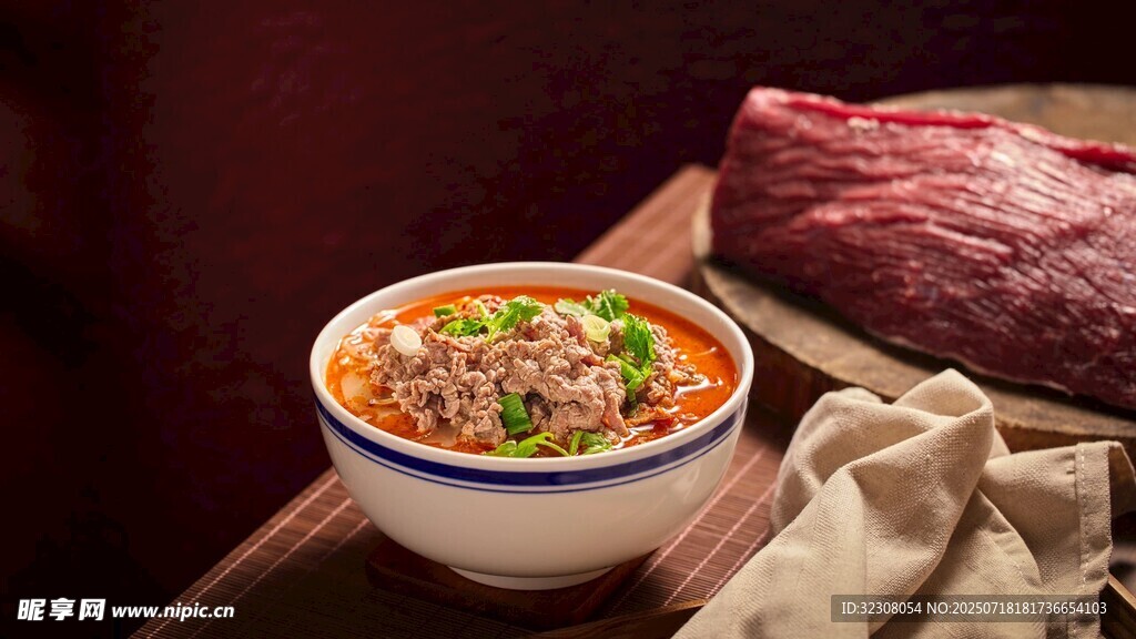 美味牛肉汤与鲜嫩牛肉
