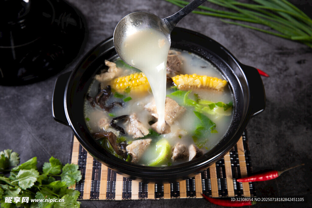 美味营养的蔬菜玉米炖排骨