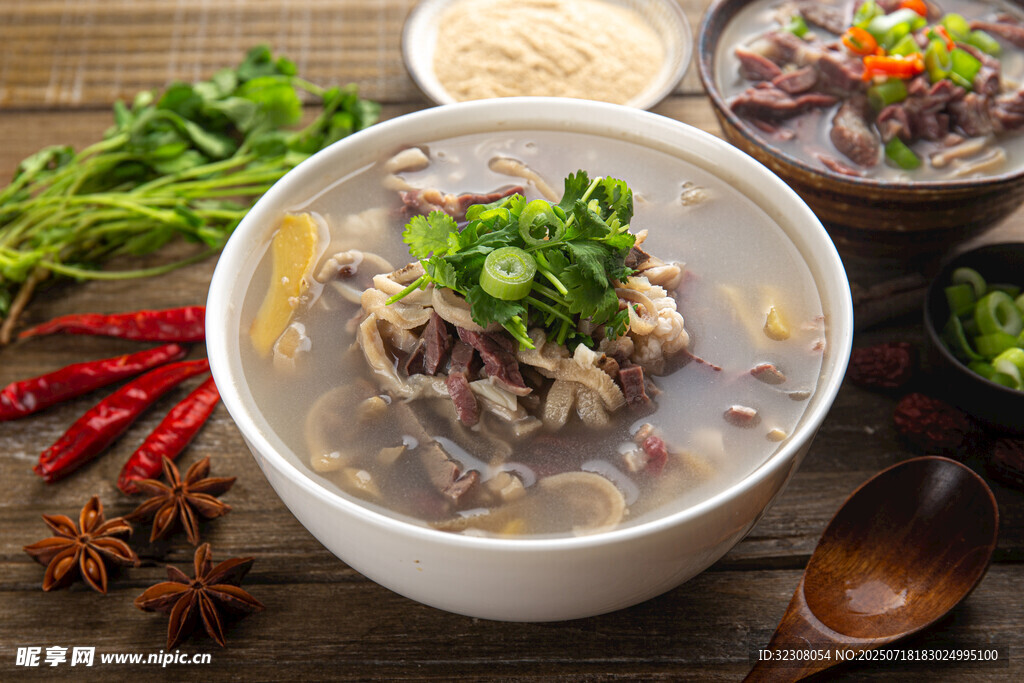 美味牛杂汤 