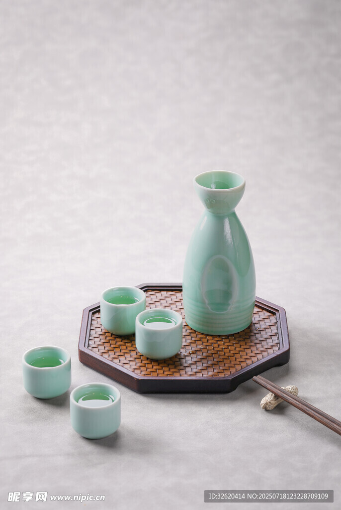 青瓷茶具雅致组合