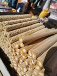 竹签整齐摆放待使用