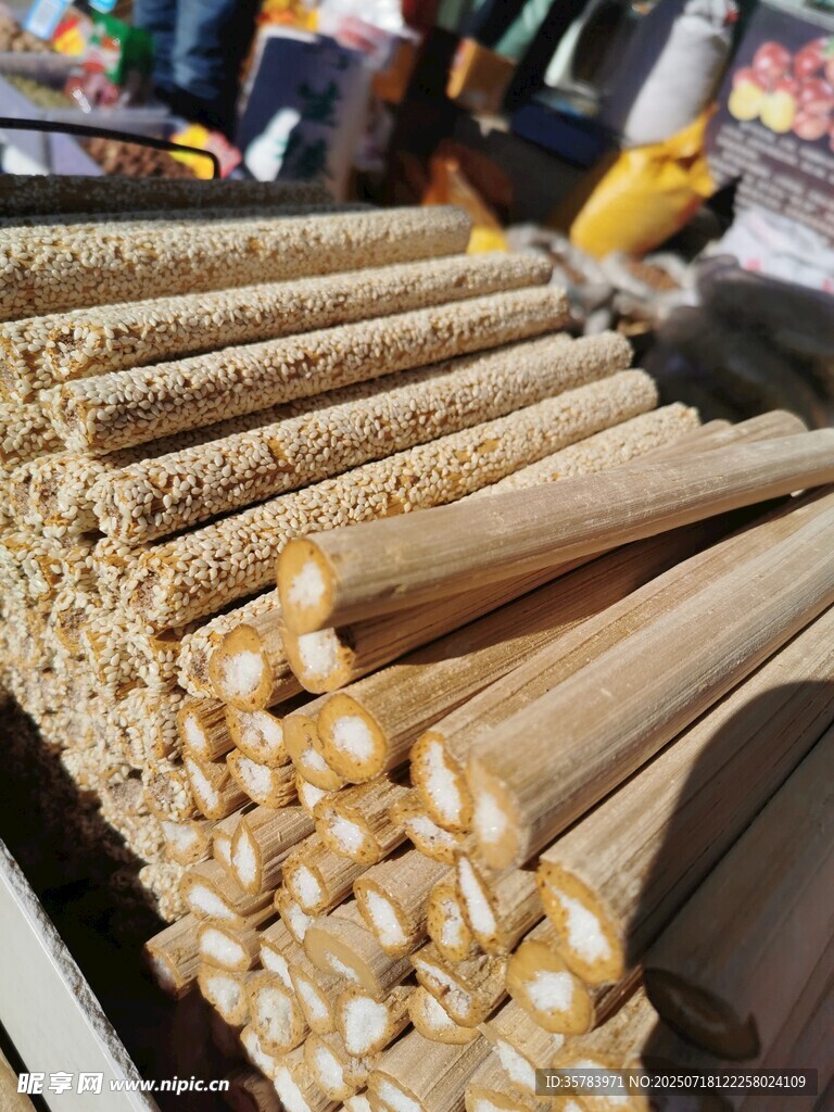 竹签整齐摆放待使用
