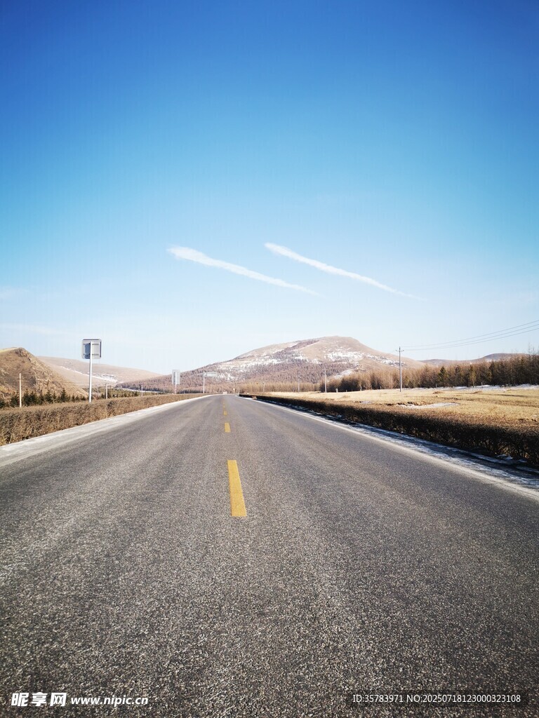宽阔公路延伸向远方