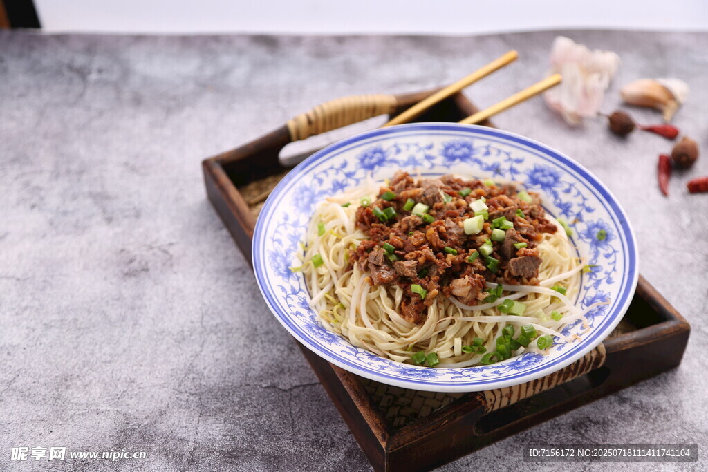 牛肉猪肉肉沫拌面菜品