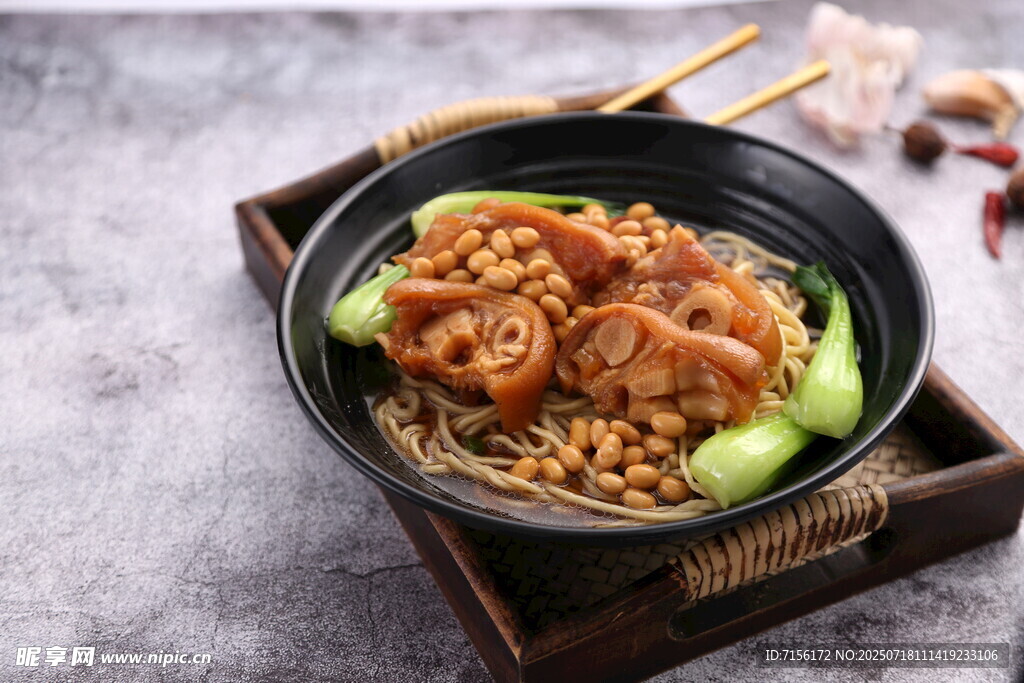 黄豆猪脚米粉汤粉菜品