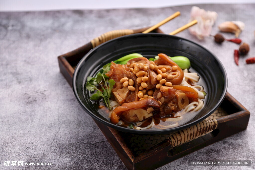 黄豆猪脚米粉汤粉菜品