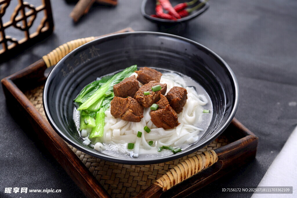 美味肉河粉青菜粥