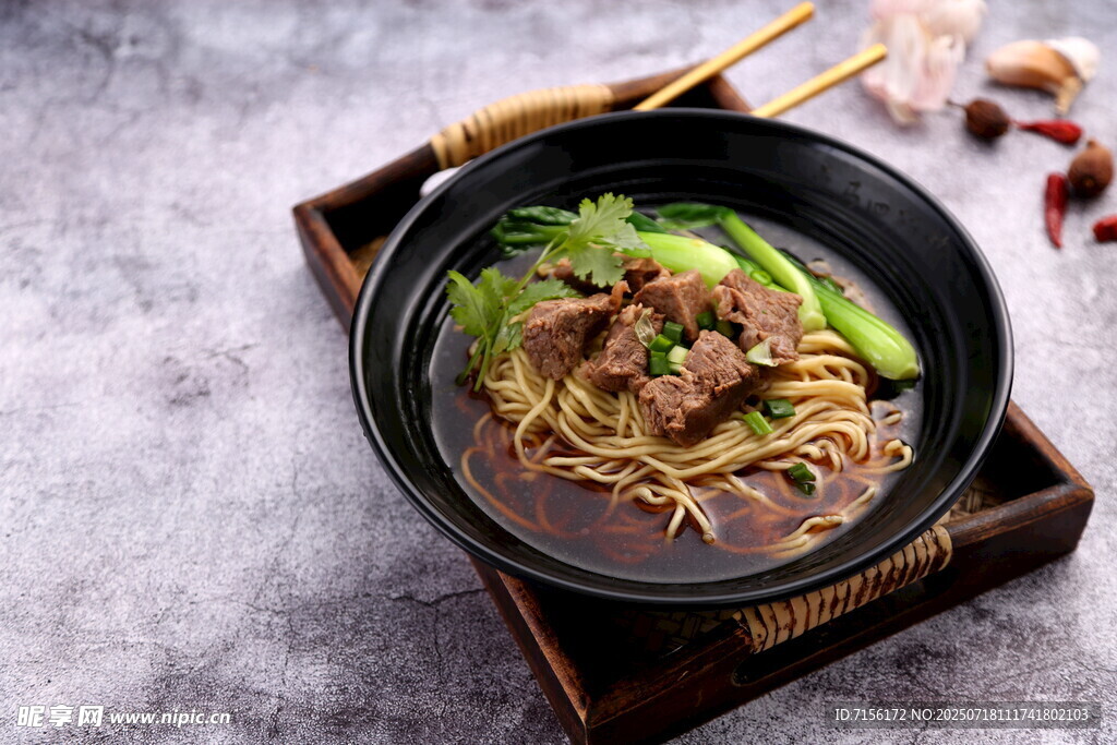 美味牛肉拉面诱人菜品