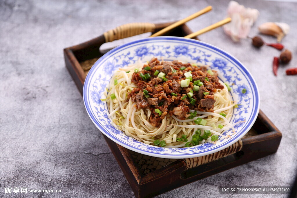 美味杂酱肉沫酱拌面