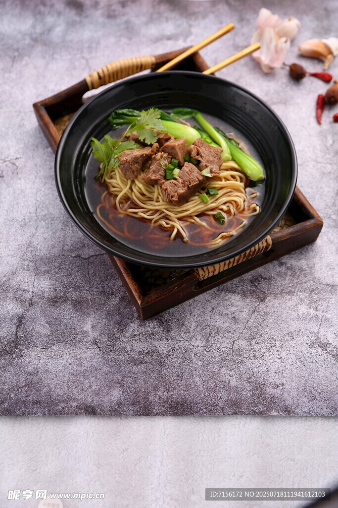 美味牛肉青菜面