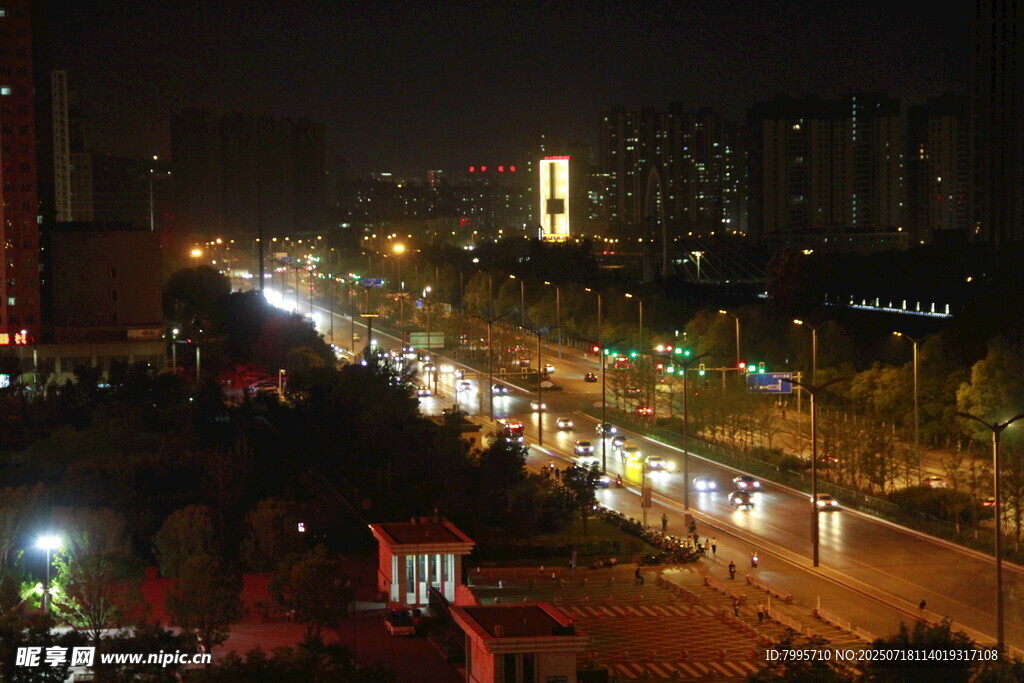 城市璀璨夜景街道灯火