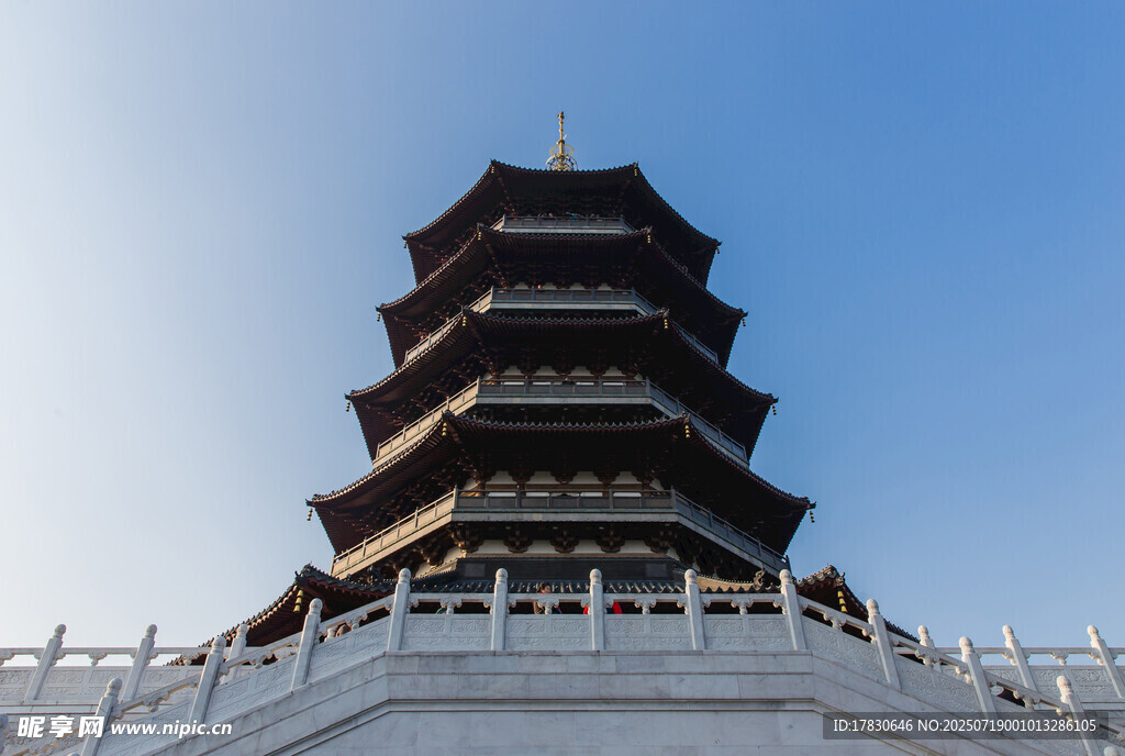 杭州西湖庄严建筑雷锋塔
