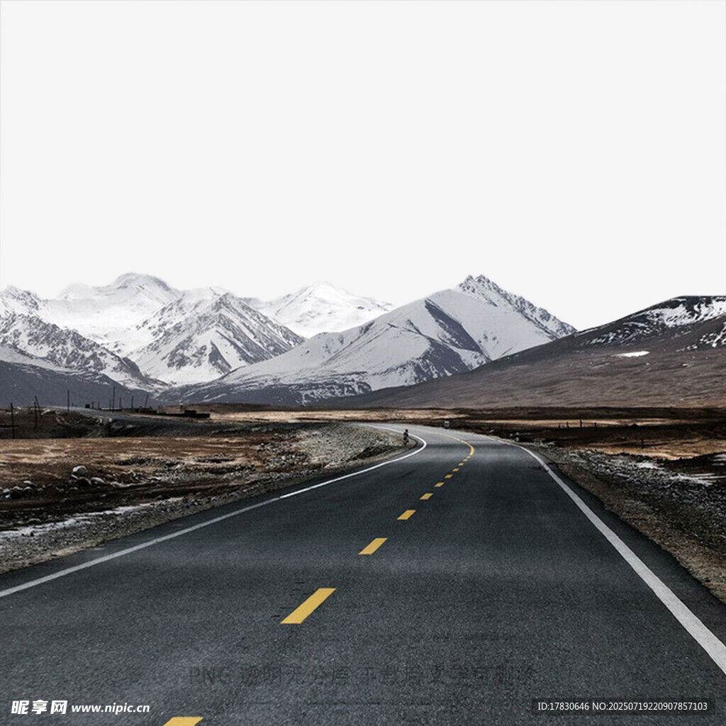 雪山下的空旷公路