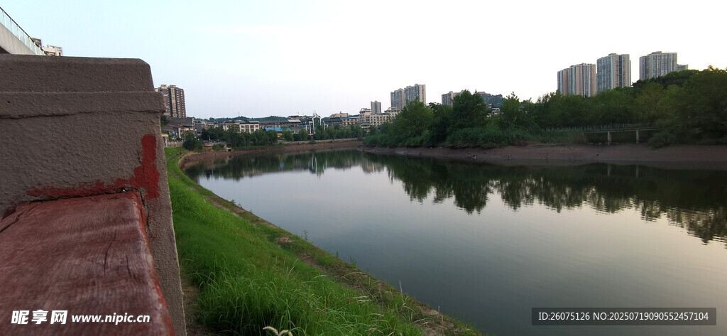 河畔风光