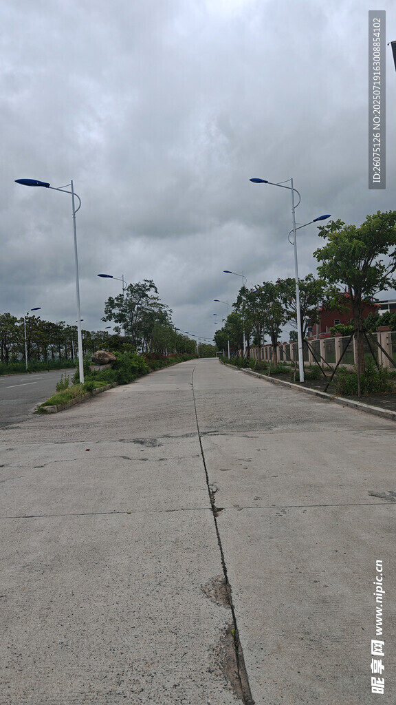 空旷道路场景