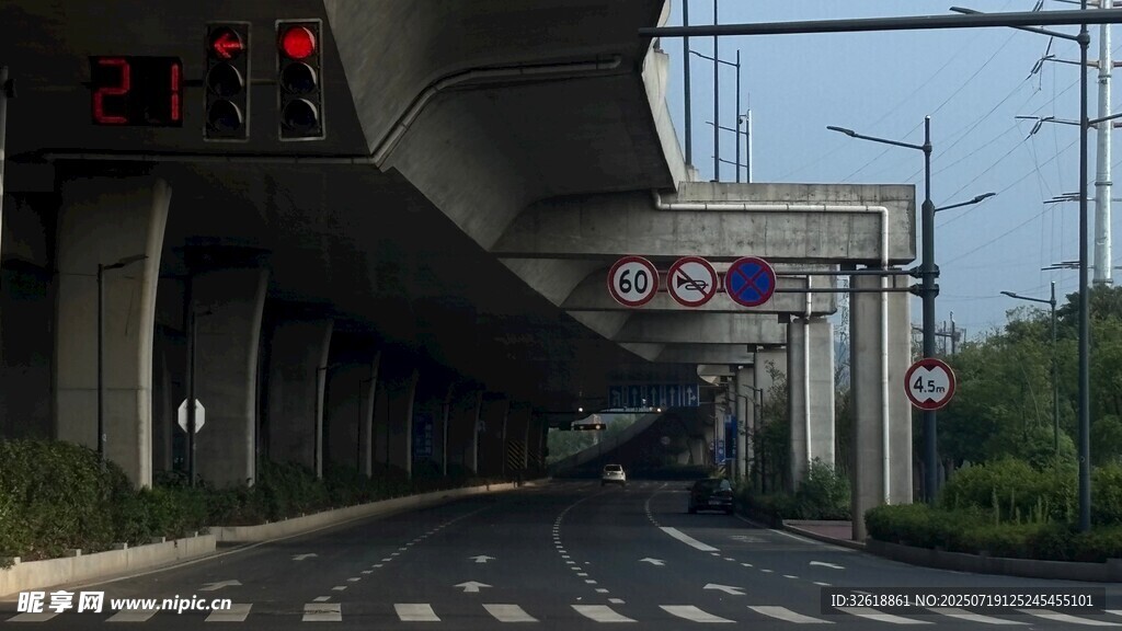城市高架桥及道路景象