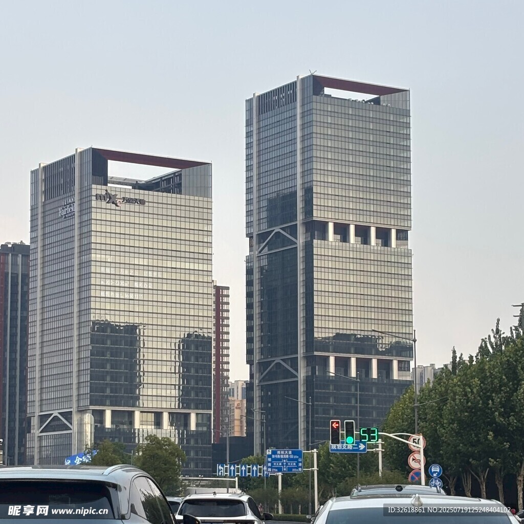 南京现代化双子办公楼
