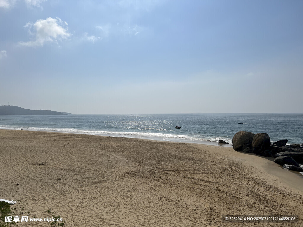 宁静海滩 海浪轻拍沙石