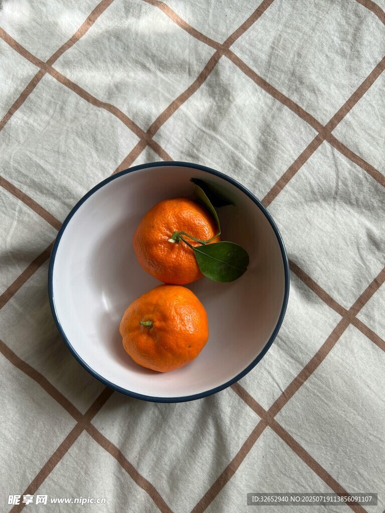 碗中双橘