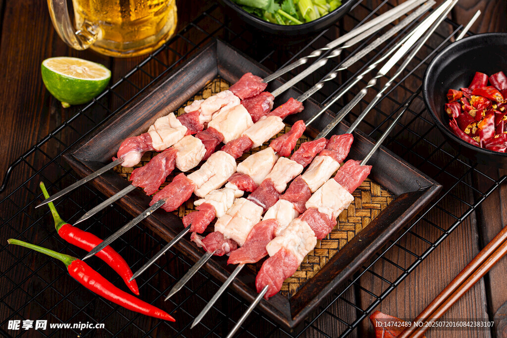 新鲜羊肉串