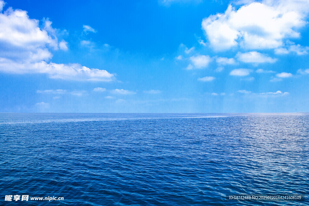 蔚蓝大海与晴空美景