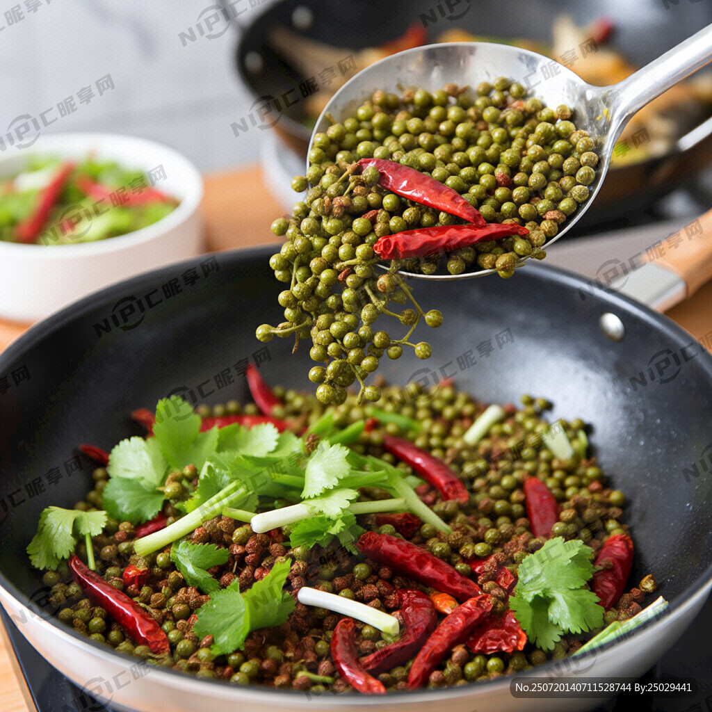 绿色藤椒  红色干辣椒 花椒