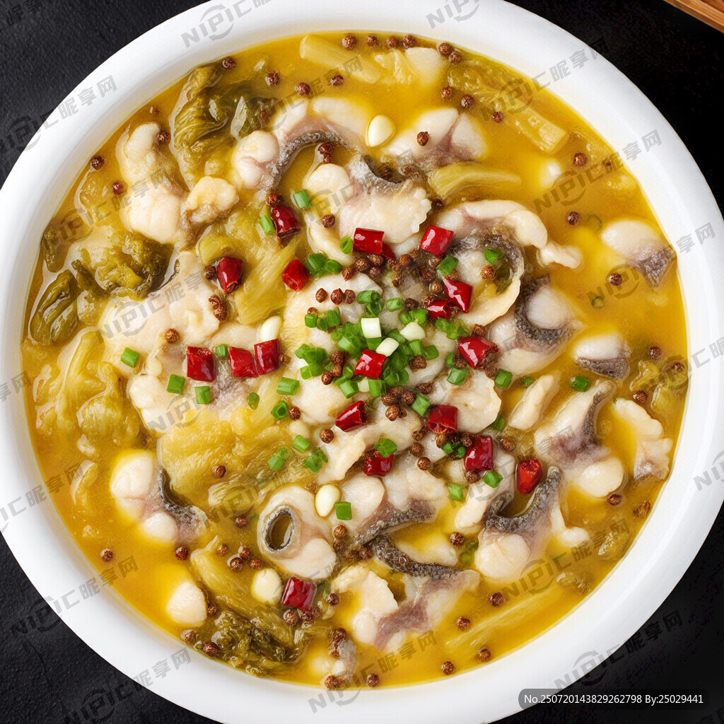 鱼片 金黄色汤汁  酸菜   